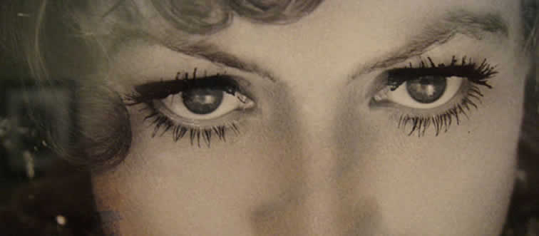 Which celebrated silver-screen queen used a splash of boric acid on her eyes to give them an extra-luminous shine for the rolling cameras?